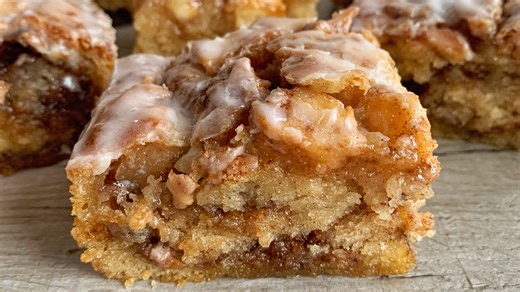 Cinnamon Apple Cake 😍 This is one of my all-time favs so I love re-share this one! It’s actually one of my favourite cakes ever maybe my actual fav!! 🤤 It’s so moist, it's packed with juicy apples, a cinnamon swirl, and topped with a sweet, sugary glaze 🙌 Sound on for full instructions 🔉 Here’s what you’ll need👇 Apple mix: 2 x apples, peeled and diced 45g granulated sugar 1 tsp cinnamon Cake: 360g Plain flour 200g Granulated sugar 4 tsp Baking powder 300ml Whole milk 1 tsp Vanilla 2 Large e