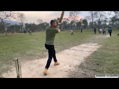 Kevin Pietersen Playing Gully Cricket With Indian Kids