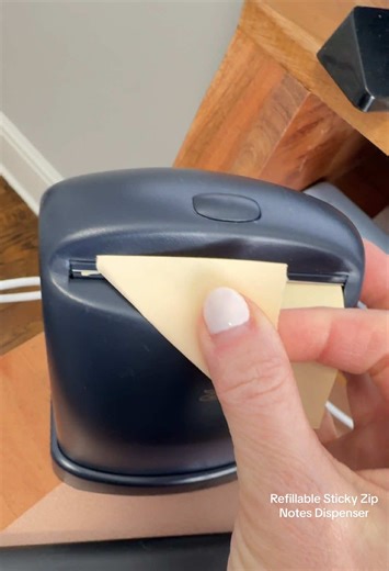 This Zip Notes Is A Great Gadget to Have Handy If You’re Vonstantly Needing Reminders! #zipnotes #stickynotes #reminders #dailynotes #notepaper