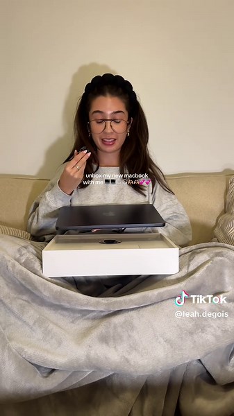 Unbox My New MacBook: Exciting Features Revealed