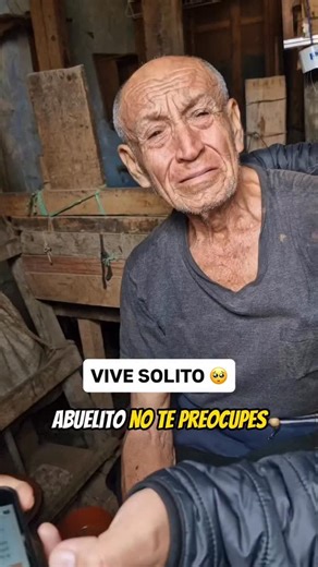 4.9K views · 150 reactions | ♥️ Yape: 967006138 Hoy cuidamos a 12 abuelitos. Como por ejemplo: Santos. Antes vivía solo y enfermo… ahora tiene atención, comida y terapias que lo ayudan a sonreír otra vez 凉✨ Queremos adoptar a 6 abuelitos más  Súmate y ayúdanos a seguir transformando vidas   Dona desde 1 sol  Hazte su nieto  Únete como voluntario  Más info en link de bio | Lbscare | Facebook
