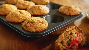Muffins aux courgettes et aux framboises | Cuisinez | Télé-Québec