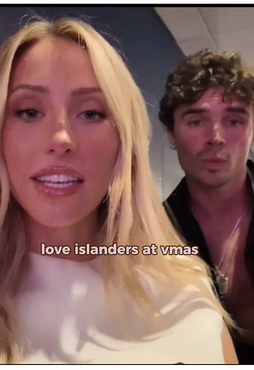 Exploring Nicolas Vansteenberghe's Vlogcast with Alix Earle