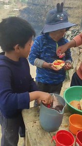 1.1M views · 22K reactions | RICAS HAMBURGUESAS, para iniciar este 2025 #Cultura #Viral #RecetasDeCampo #Tradiciones #SaboresDelCampo | Wiliam y vicky en la cocina | Facebook