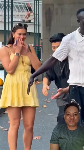 💫Introducing the "VitaWear SmartBand," a next-generation wearable gadged 😋