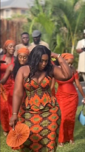 Beautiful West African women dancing to Afro music at Nigerian wedding #africa #nigerianwedding