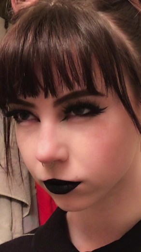 I call this “depression vs mania” #fyp #foryoupage #foryou #bpd #bpdtiktok