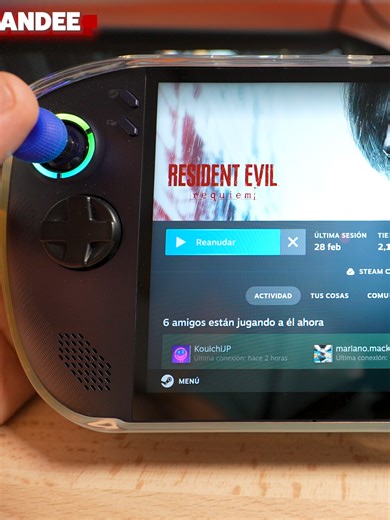 ¿Sobrevivirá tu consola a los graficazos de Resident Evil Requiem? 🧟‍♂️🔥 He puesto a prueba el RE9 en TODA la familia: la Legion Go original, la S y la nueva Legion Go 2. Te enseño el rendimiento real en Windows, SteamOS y Bazzite, y te doy mis ajustes perfectos para jugar a tope de FPS sin que se vea borroso. 🎮✨ #legiongo #residentevil #requiem #handheldpc #steamdeck