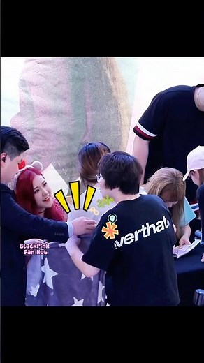 Staff Not Only Protect BLACKPINK… But Also Their Fans?! 💗 #blackpink #staff #shorts