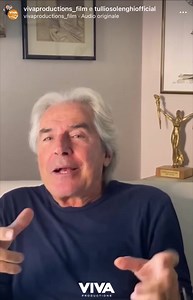 Tullio Solenghi raccoglie l’invito di Ornella Muti e condivide con noi la gioia - e gli imprevisti 🙈 - di un #Natale con i nipotini 🎅 E voi ? Qual è il vostro aneddoto di Natale? Fatecelo sapere nei commenti 💬 🍿E non dimenticate che le avventure e la magia di #TheChristmasShow vi aspettano al cinema dal 17 novembre. Insieme anche a Serena Autieri RAOUL BOVA e Francesco Pannofino. 🎬 Regia di Alberto Ferrari #vivaproductions #comingsoon #filmdinatale #natale2022 #christmas #christmaschallenge