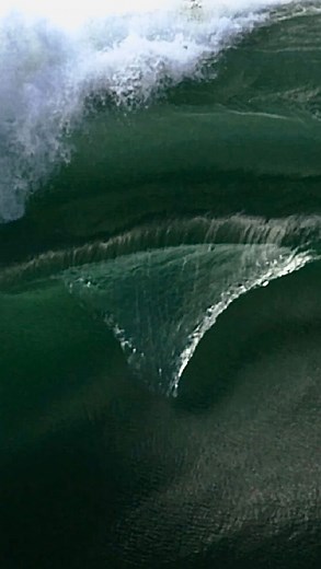 Waves are weird | Ray Collins - Photographer