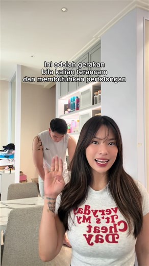 ANEH BANGET DIA!!! Padahal rumah kita penuh dengan cinta dan kasih sayang 🩷🩷🩷😊 #couple #fyp #lucu #gapurakabupaten #botolyakult
