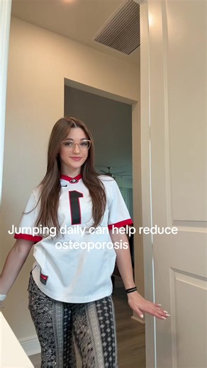 Zoey Ava 💗 (@funwithzoeyy)’s video of Jumping Fitness