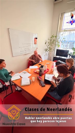 Hablar neerlandés abre puertas que hoy parecen lejanas 🚪✨ Los cursos A1, A1 , A2, Gramática y Pronunciación y el de Conversación del área de Neerlandés ayudan a consolidar lo aprendido, fomentando la lectura, escritura básica y la confianza al comunicarse en situaciones cotidianas. Para más información ingresa a https://nuestracasarotterdam.nl/etn/todos-los-cursos-presenciales-niveles-a1-a1-a2-conversacion-2/ O comunícate con nosotros al correo 📧 cursus-nl@nuestracasarotterdam.nl 📍 Verbraakst