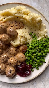 Why was the meatball always the life of the party?...because it knew how to bring the flavour! 🧡 Full recipe by @madeleinesmeals below 👇 Ingredients: 300g Quorn Meat-free Meatballs 100g light cream cheese 2 tbsp onion gravy granules 1tsp soy sauce 300ml vegetable stock 1tbsp olive oil 1tsp garlic granules Black pepper, to season To serve: 300g potatoes, boiled and mashed 200g peas 1tbsp cranberry sauce Method: 1. Fry off the Quorn Meat-free Meatballs in a pan with the oil and soy sauce for 15-