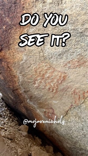 Kaolin pigment, likely. #mojavenichols #mojavedesert #pictograph #rockart