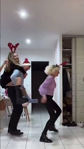 Michou Elsa et Alizé danse pour noël #pourtoi #michou #humour #elsa #couple