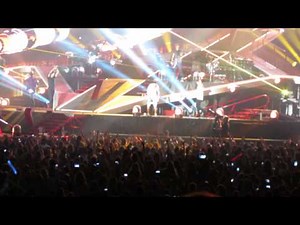 One Direction performing Best Song Ever/end of show at MetLife Stadium (August 4th)