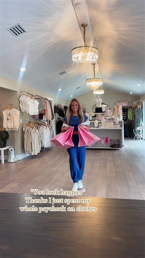 You can shop her set at Love Story New Braunfels 🤫💙💙💙 #boutiquestyle #lovestoryboutique #boutiquehumor #newbraunfels