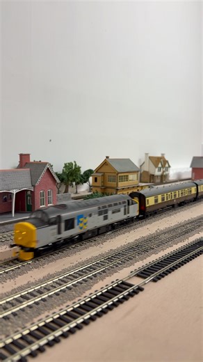 Bachmann Class 37423 & Class 20’s | Model Railway | #railway #shorts