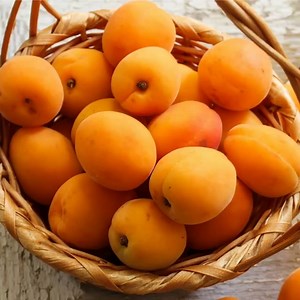 20K views · 136 reactions | ¡Ya está aquí mayo y con el llegan las frutas más coloridas y sabrosas de la temporada!  Dinos, ¿cómo las incluirías en tu carta? Descárgate nuestro Calendario Verde 2017 ➡ https://goo.gl/t9A03r | Makro España | Facebook