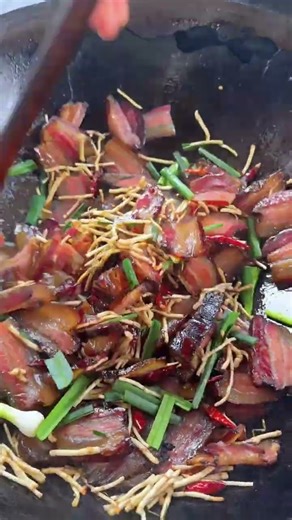 The local pork and cured pork from my hometown are so delicious, you never get tired of