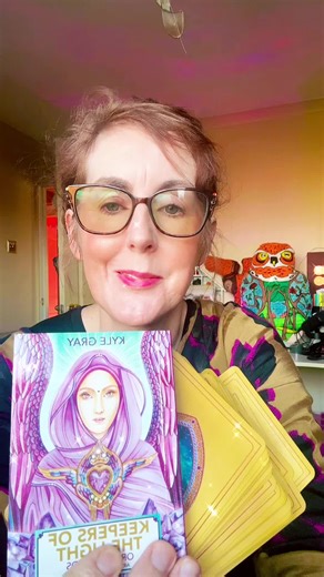 #kylegray #oraclemessage #keepersofthelight #mercury #opencommunication ‘Get a weight off your chest. Speak up with love and be heard’ This card literally flipped out of the deck for us this morning collective. Love to you all for a beautiful day. X x x ❤️