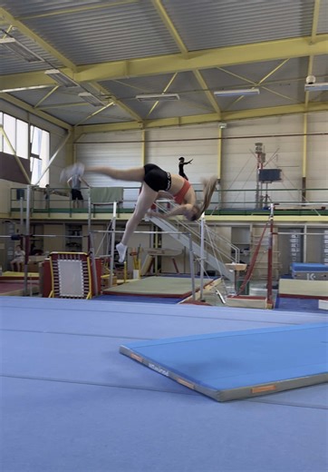 Défi de gymnastique à la salle : un jeu d'enfant ?