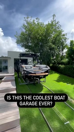 This is the ideal boat garage, video from usaboatlife #fyp #foryou #boating #lake #boatlift #garage #lift #boatwin #cool #wow