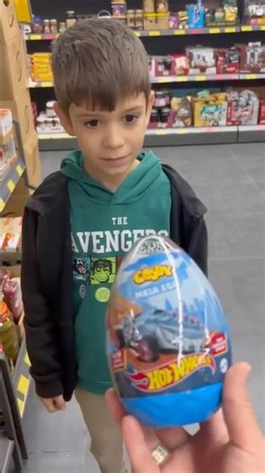 Emir, which snack do you choose? 😂🍭💕 #emiroyuntv #funny #shorts