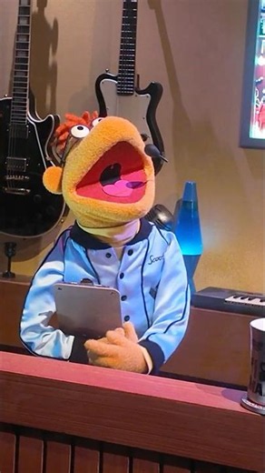 NEW EPISODE! #TheMuppets got a roller coaster 🎢 Disney Unscripted got the backstage access 🎸🎬