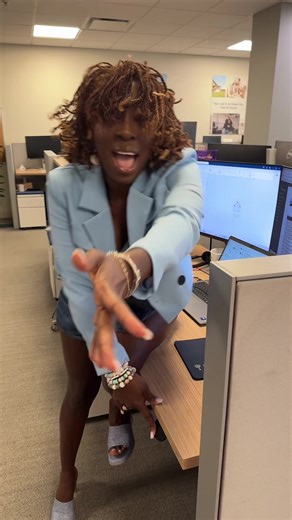 Walking in the office on the day before your birthday like #dejavu #birthdaygirl #officelife