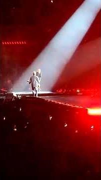 Mylene Farmer On a besoin d'amour avec solo de guitare Nevermore #live #bestof