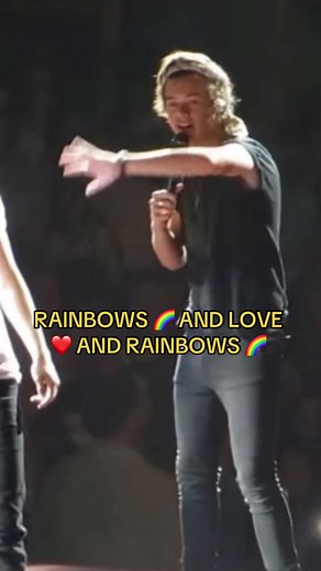 Cute Moment of Harry Styles and Louis Tomlinson | One Direction