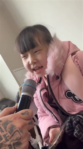 Big Gee on Instagram: "Хаацка бид хоёр өнөөдөр… 😇🤘📚"