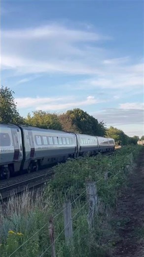 Loud horn from the class 222 meridian #train #railway