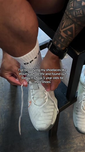 How to Tie Your Shoelaces: Bunny Ears vs. Loop the Loop