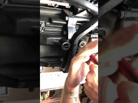 Suzuki df140 exhaust plug fix