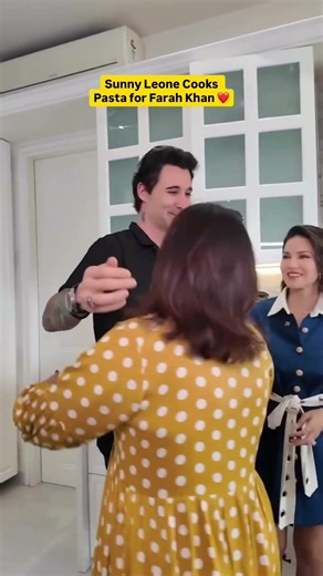 Sunny Leone in the Kitchen Making Pasta for Farah Khan 🍝 #sunny #farahkhan #cooking #pasta
