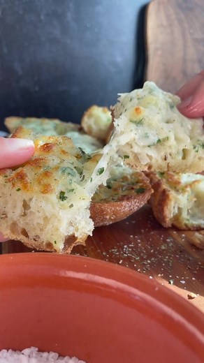 Delicious Cheesy Garlic Bread Recipe | Italian Laura Vitale