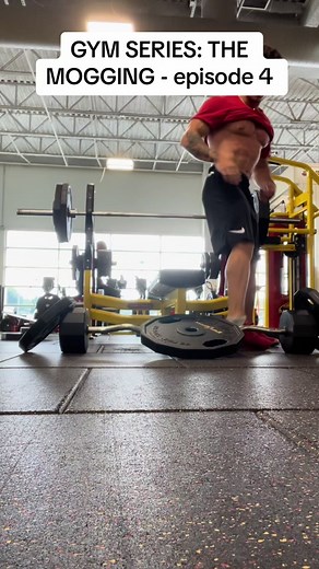 Mogging the gym- crunching peoples bench #motivation #gymmotivation🏋️‍♀️ #gymaesthetic #villain #gym #gymtok