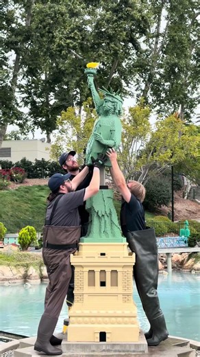 🗽 A familiar landmark just got a brick-tastic refresh!