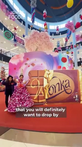 AEON Mall Tebrau City has transformed into a festive Wonka wonderland with Merry Parade Horse-Drawn Carriages🐴 There are performances and activities such as Special Performance by FANPEEKA, along with Christmas Costume Contest and Lucky Draw ✨ Visit AEON Mall Tebrau City now and make it a December to remember. 🎄 | Johor Foodie