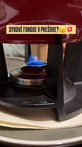 ❄️ Zimná sezóna v Andy’s je stále v ponuke! ❄️ Ako odporúča Ochutnaj Prešov : 🫕 „Syrové fondue je krémové, sýte a jemne vínovo-kyselkavé – presne tak, ako má správne fondue chutiť.“ Zaži švajčiarsku klasiku priamo u nás v Prešove za 15 €! Z aktuálnej ponuky stojí za zmienku aj zubáč s linguine, ktorý len tak v Prešove nenájdeš. A ak patríš medzi klasických mäsožrútov, určite ti padne vhod chrbát z daniela. 🥩" Okrem toho u nás môžeš ochutnať: 🦌 Konfitované hovädzie líčka s vínnou redukciou a š