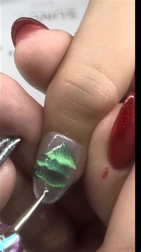 Beginner Friendly Christmas Tree Gel Nail Tutorial | Green Cat Eye Design