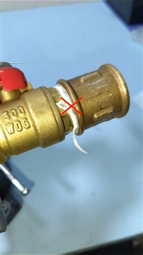 Great DIY Plumbing Trick! How to Wrap Sealing Thread so it Never Leaks #diy #plumbing #tricks #tips