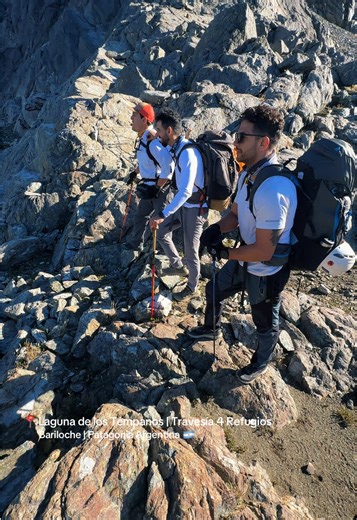 📍Laguna de los Témpanos | Travesía 4 Refugios | Bariloche | Patagonia Argentina 🇦🇷 👉 Esto es, PML Expediciones 🗻🏔️ ✅Viví la montaña de forma segura, contratá Guías de Montañas Certificados y Habilitados‼️ 👉 Sabías que en todas nuestras expediciones, travesías y trekking full day, contamos con el servicio de seguimiento y comunicación satelital. Familias, amigos y parejas… podrán seguir en todo momento nuestra ubicación en tiempo real y a la vez tener comunicación en caso de una Emergencia