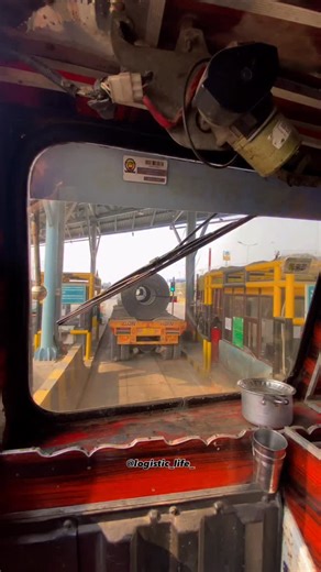 𝐕𝐥𝐨𝐠𝐬 on Instagram: "Rana ji 🙃 . . . . . . . . . . . . . . . . . . . #truck #driverlife #driver #trucks #views #treandingreels #trucklovers❤️🚚🤟_ #viralsreels #trending #creater😍 #trucks #frontpost #driving"