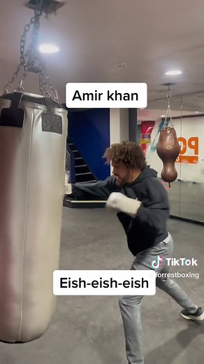 Boxing sound effects 🤣 #rickyhatton #floyedmayweather #linares #amirkhan #boxingnoises #boxingsoundeffects #proboxers #professionalboxing #viral #fyp #duet #tiktok #viral #tiktokindia #trending #comedy #funny #foryourpage #foryou #boxing #mma #fitness #kickboxing #ufc #muaythai #bjj #gym #training #boxingtraining #boxeo #fight #martialarts #workout