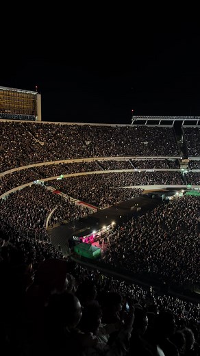 Paul McCartney Live Performance of Hey Jude in Estadio Mas Monumental